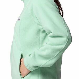 Columbia Women’s zip front fleece jacket